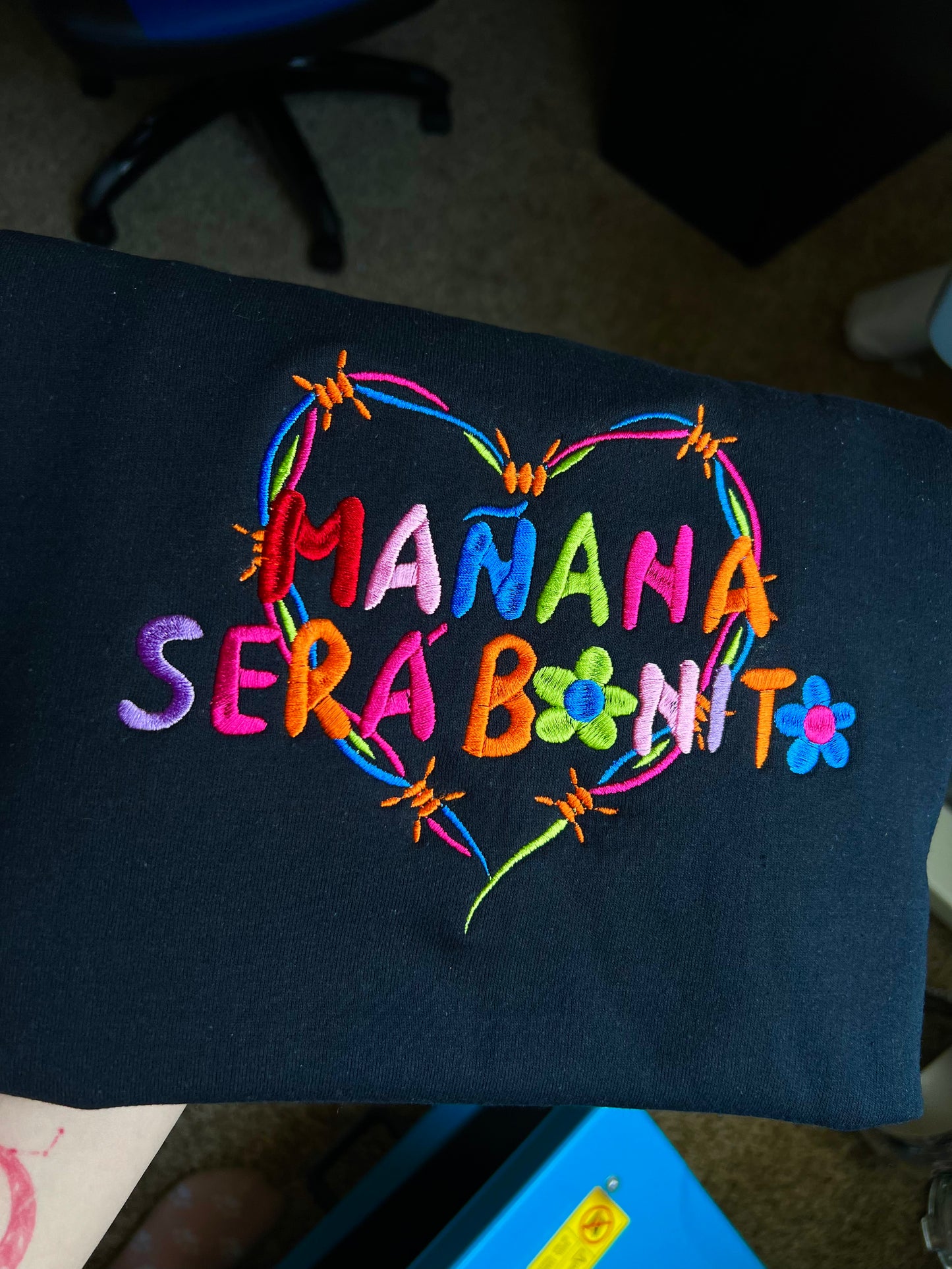 Mañana sera bonito embroidered sweatshirt Karol g